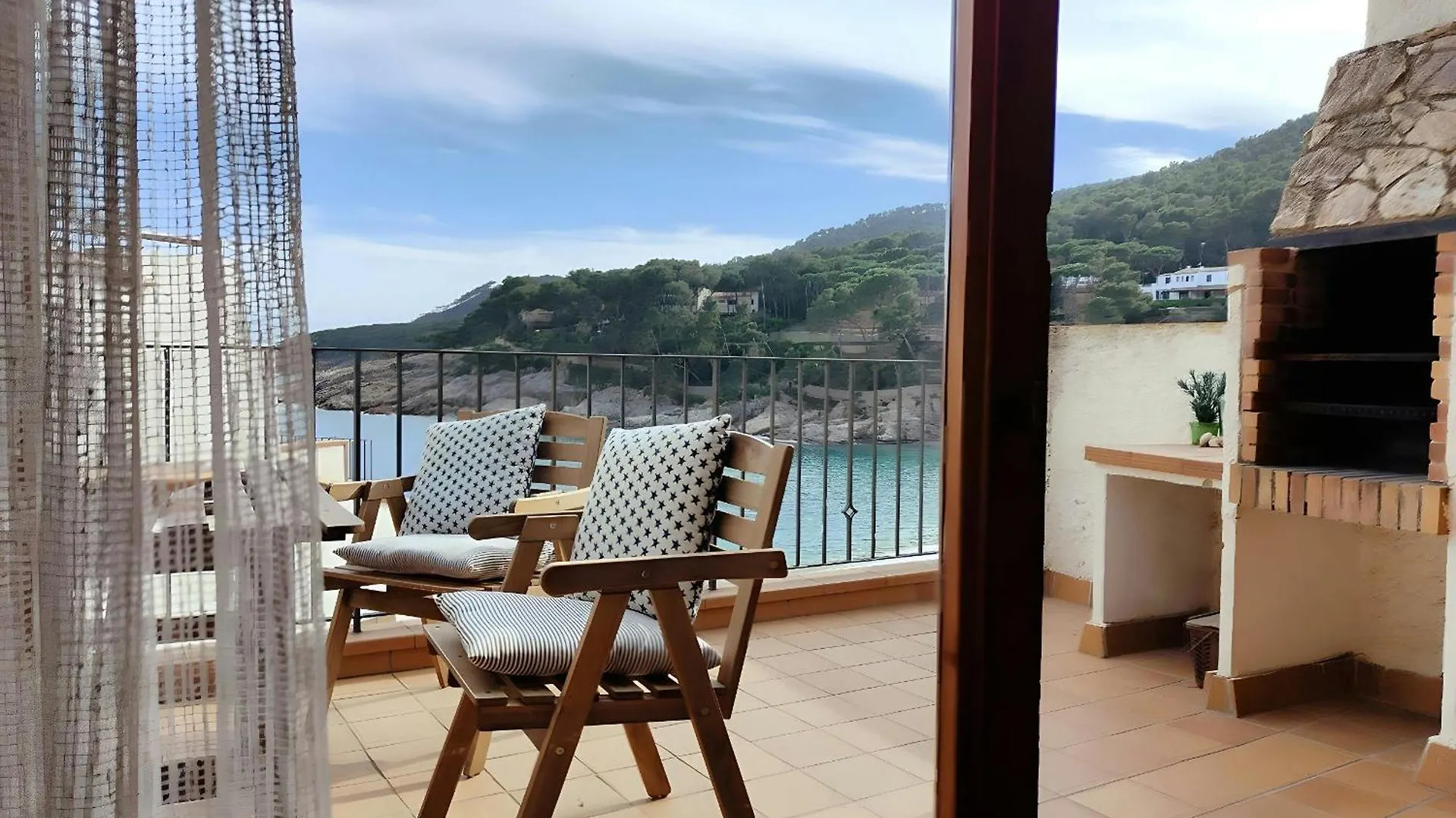 Tamariu Beach 2 - Terrace Penthouse On The Beach Apartment