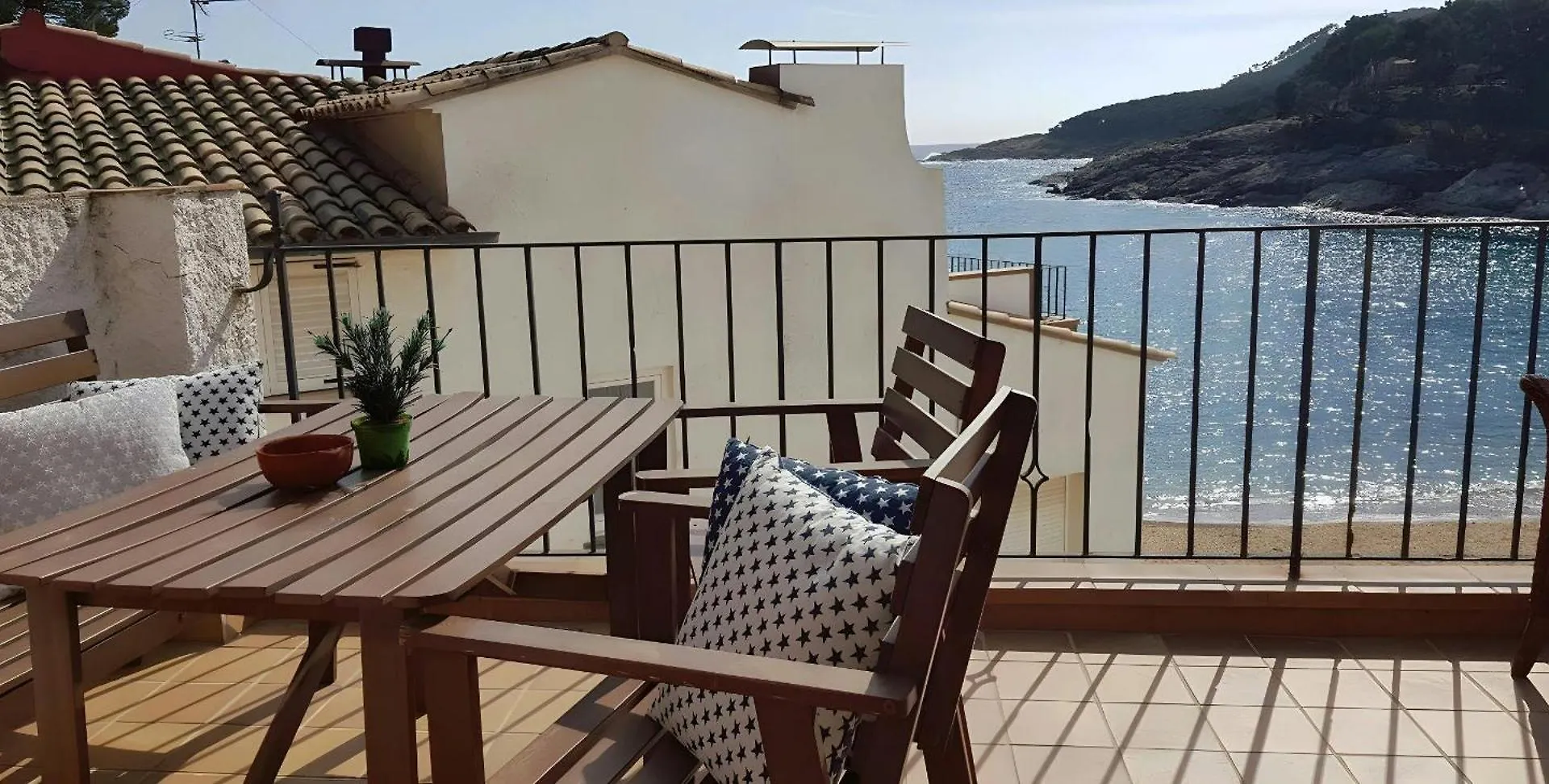 Tamariu Beach 2 - Terrace Penthouse On The Beach Apartment